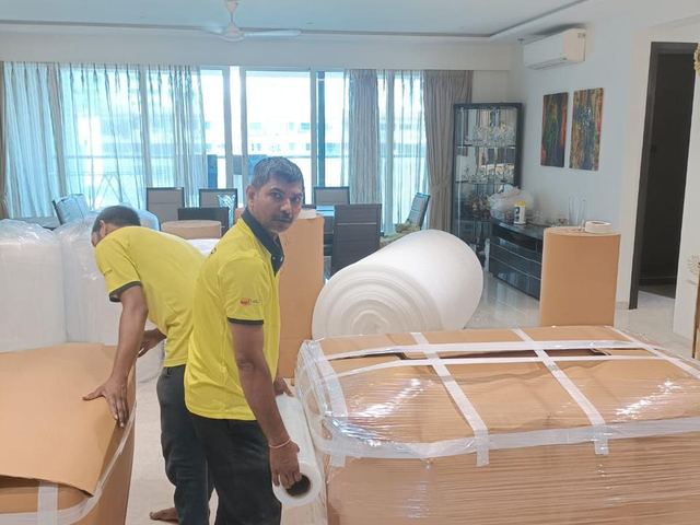 Wrapping a table with stretch film