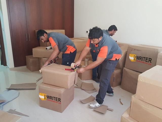 Packing household goods into cartons